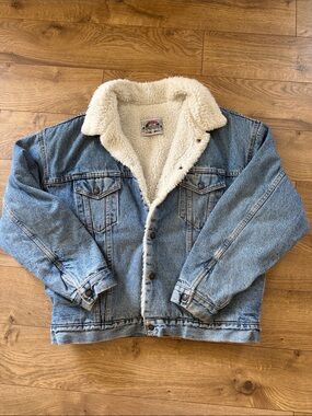 Vintage 90’s Levis Sherpa Lined Denim Jacket